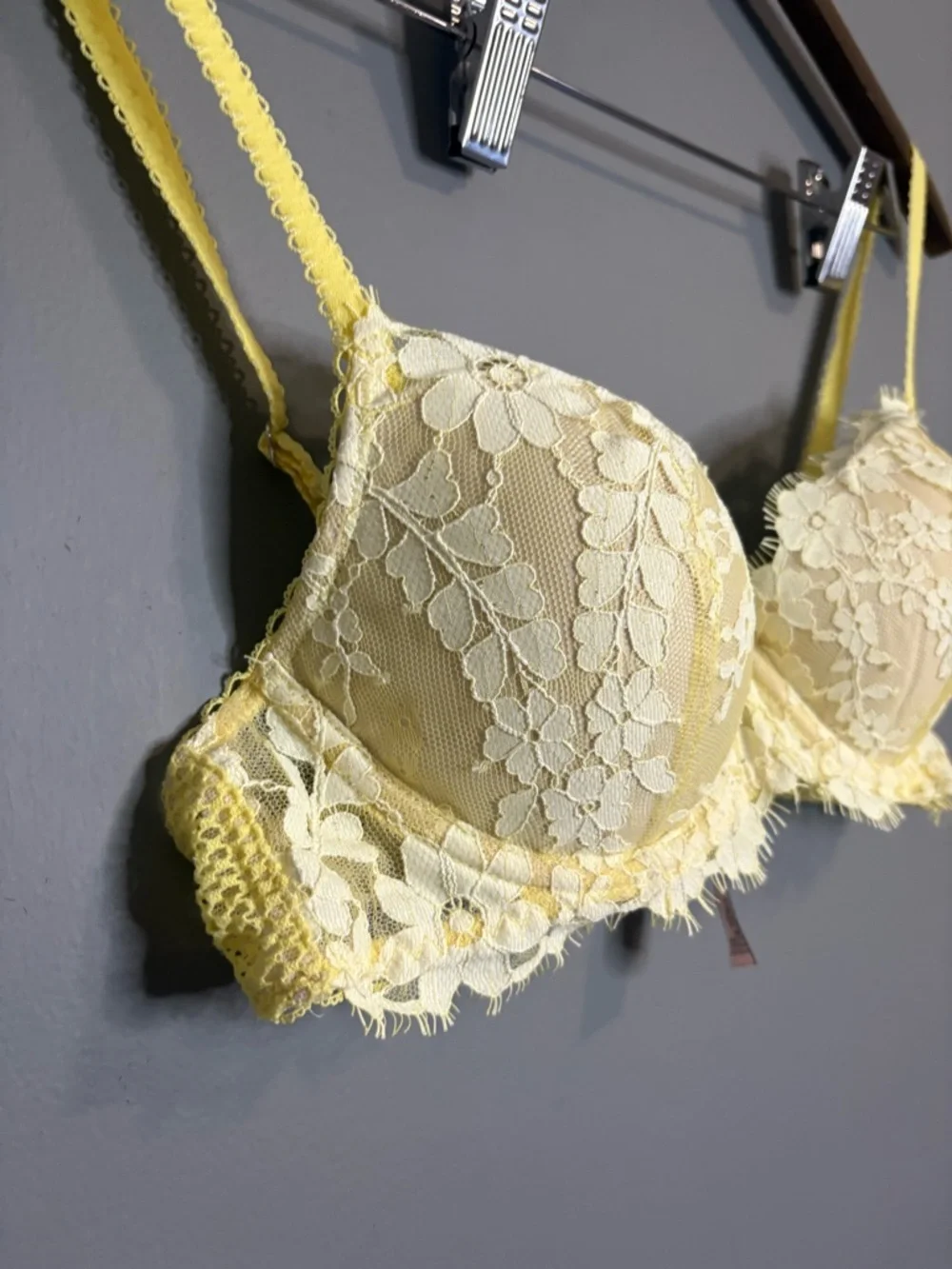 Victoria’s Secret Dream Angels Yellow Lace Bra 34B Lined Demi - Picture 3 of 8
